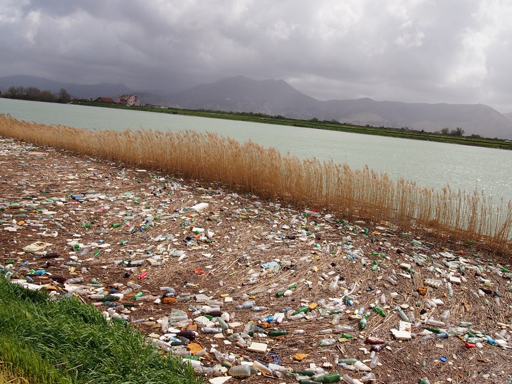 Slika otpad plastični neretva 1