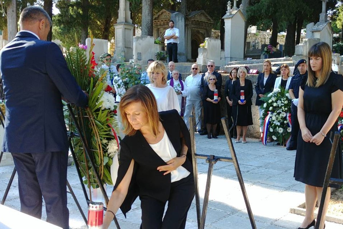 vijenci stupa dan pobjede 13