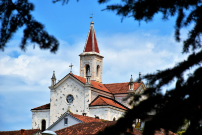 Raspored sv. misa na Badnjak, Božić i blagdan Sv. Stjepana u župama sv. Ilije proroka i sv. Nikole biskupa