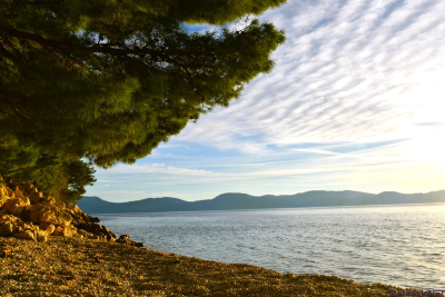 Onečišćenje mora na plažama na Korčuli