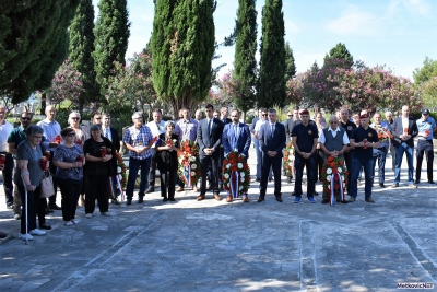 Položeni vijenci i zapaljene svijeće povodom Dana državnosti