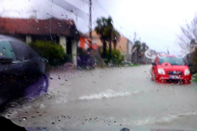 Nevrijeme pogodilo Neretvu, u Metkoviću palo preko 100 litara kiše, nogometno igralište postalo jezero