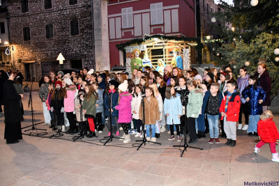 Upaljena 3. adventska svijeća u Metkoviću