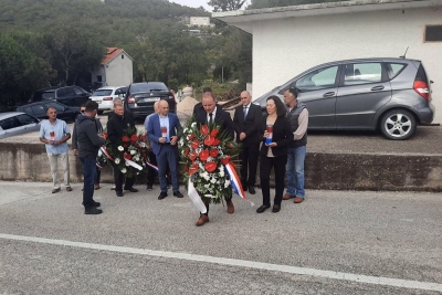 Predstavnici Županije položili vijenac u spomen na najmlađeg poginulog dubrovačkog branitelja Josipa Zvona