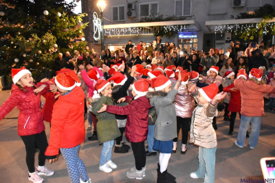 Uz prigodan program upaljena prva adventska svijeća