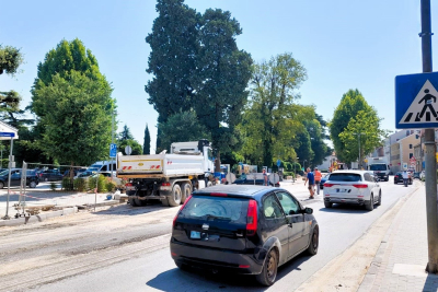 Metković pod nesnosnim vrućinama i prometnim gužvama zbog radova na aglomeraciji