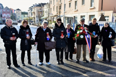 UDRUGA RODITELJA I UDOVICA POGINULIH BRANITELJA DOMOVINSKOG RATA GRADA METKOVIĆA - POLOŽENO CVIJEĆE I ZAPALJENE SVIJEĆE NA SPOMENIK POGINULIM HRVATSKIM BRANITELJIMA