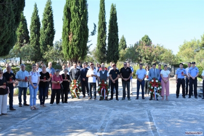 Položeni vijenci i zapaljene svijeće poginulim braniteljima povodom Dana grada