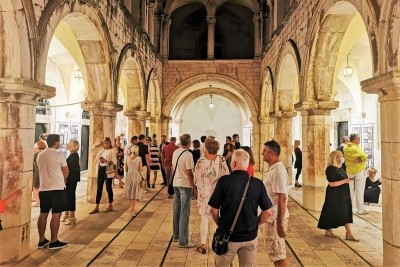 Sinoć je u atriju palače Sponza u Dubrovniku otvorena izložba o dubrovačkim kupalištima do Drugog svjetskog rata