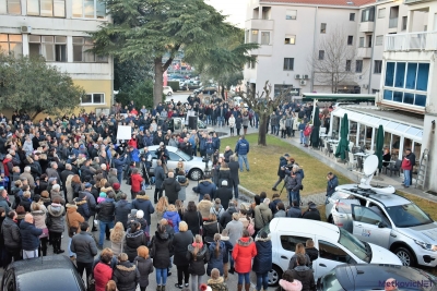 Održan skup potpore liječnici Kseniji Kaleb