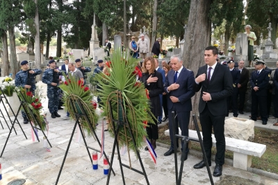 Povodom blagdana Svih svetih položeni vijenci na groblju Boninovo i Domobranskom groblju