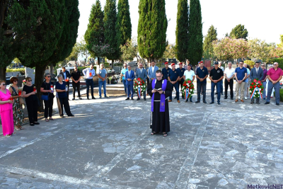 FOTO: Položeni vijenci i zapaljene svijeće poginulim braniteljima povodom Dana grada