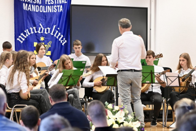 Mandolinski orkestar iz Metkovića nastupio na 27. po redu Hrvatskom festivalu mandolinista “Mandolina Imota”