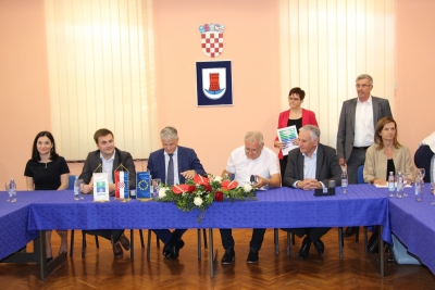 GLOG: Župan Dobroslavić potpisao ugovore za 20 milijuna kuna vrijedan projekt navodnjavanja u dolini Neretve, u planu investicije od 600 milijuna kuna