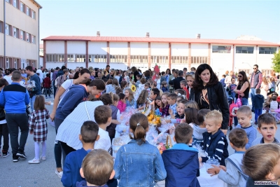 OŠ Stjepana Radića humanitarnom manifestacijom obilježila Dane kruha i zahvalnosti plodovima zemlje