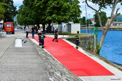 Postavljen crveni tepih od Velike do Male rive